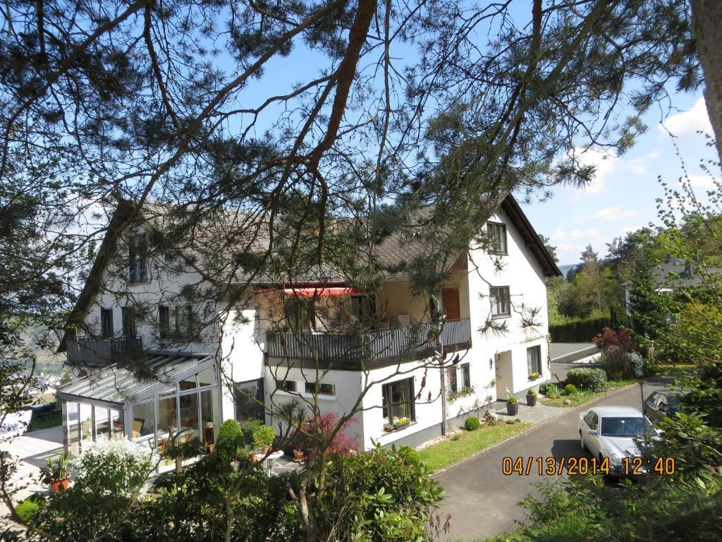 Gaestehaus-Weingut Loersch Leiwen Bagian luar foto